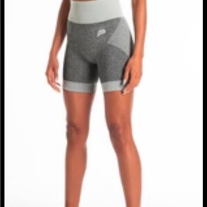 High-Waisted Gray Seamless Women’s Bike Shorts Used, in good condition